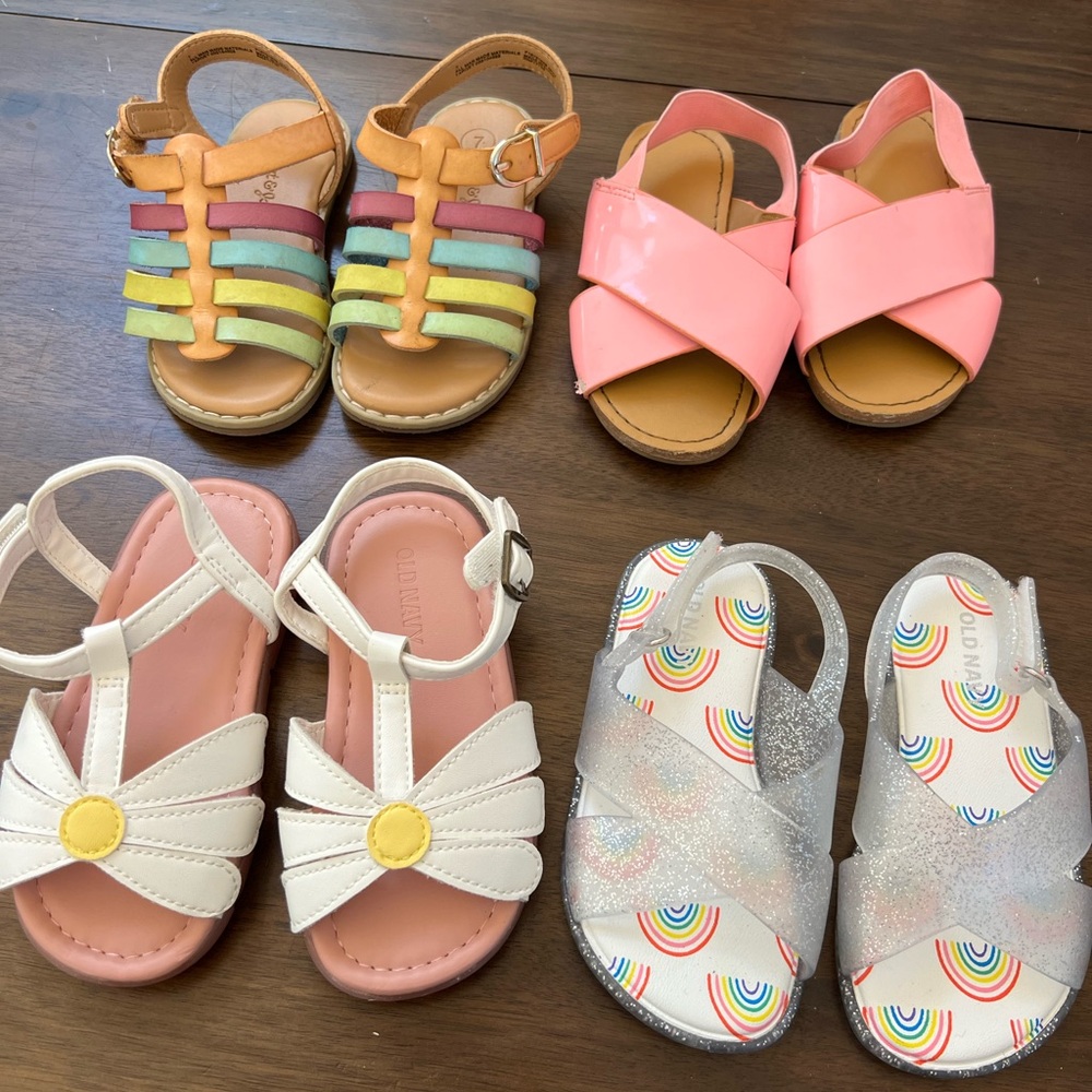 Haul of Girls toddler size 7 sandals
